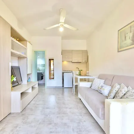 2 Beds On The Ground Floor With Private Outdoor Area In Marinella Appartamento *
