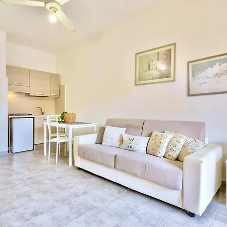 2 Beds On The Ground Floor With Private Outdoor Area In Marinella *